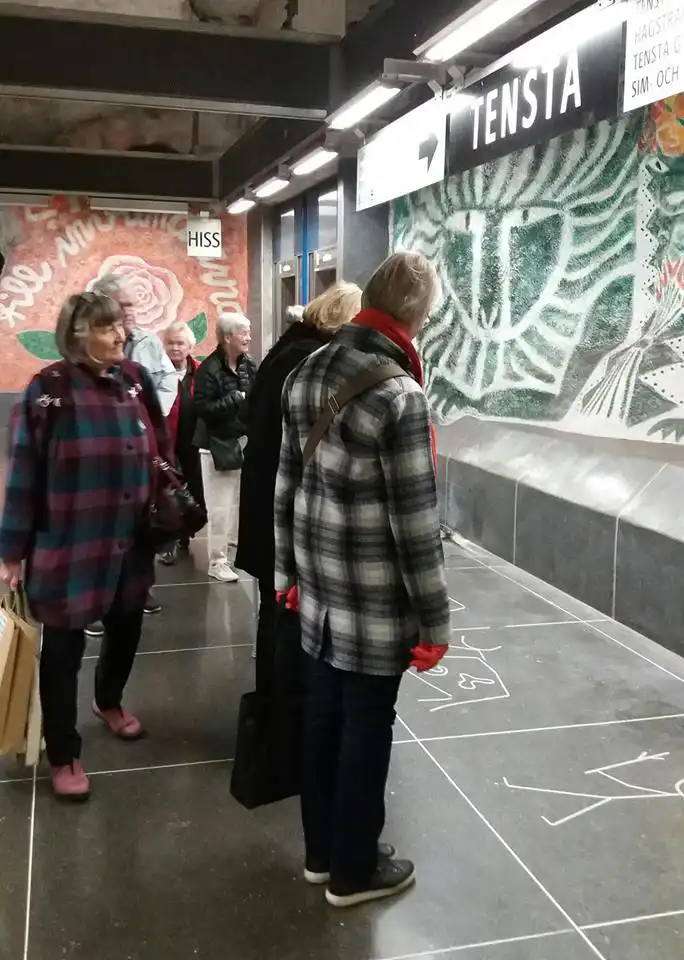 Helga Henschens vänner i Tensta tunnelbana