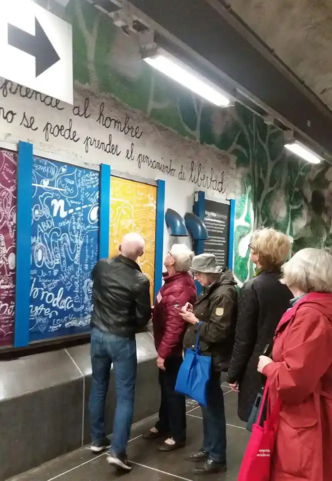 Helga Henschens vänner i Tensta tunnelbana Helga Henschens vänner i Tensta tunnelbana