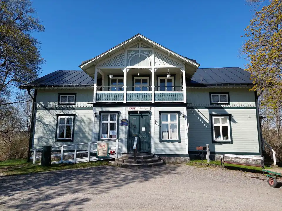 Järva Sitter Ihop är en öppen meditations cirkel på Eggeby Gård där alla är välkomna. Kom som du är, meditera, be, sitt tyst eller tänk.