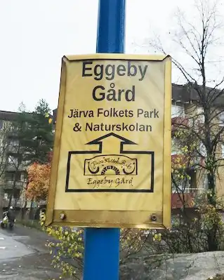 Skylt från Tensta tunnelbana till Eggeby Gård Skylt från Tensta tunnelbana till Eggeby Gård